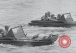 Standbild amphibious Jeeps United States USA, 1943, aus Sekunde 16 historischem Filmmaterial Videoclip 65675029285