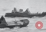 Standbild amphibious Jeeps United States USA, 1943, aus Sekunde 18 historischem Filmmaterial Videoclip 65675029285