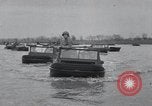 Standbild amphibious Jeeps United States USA, 1943, aus Sekunde 22 historischem Filmmaterial Videoclip 65675029285
