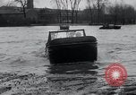 Standbild amphibious Jeeps United States USA, 1943, aus Sekunde 31 historischem Filmmaterial Videoclip 65675029285