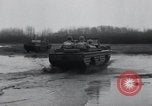 Standbild amphibious Jeeps United States USA, 1943, aus Sekunde 36 historischem Filmmaterial Videoclip 65675029285