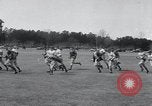 Standbild New York Giants Ausbildung in Zweiten Weltkrieg College Park Maryland USA, 1943, aus Sekunde 17 historischem Filmmaterial Videoclip 65675029287