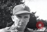 Standbild New York Giants Ausbildung in Zweiten Weltkrieg College Park Maryland USA, 1943, aus Sekunde 28 historischem Filmmaterial Videoclip 65675029287