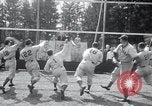 Standbild New York Giants Ausbildung in Zweiten Weltkrieg College Park Maryland USA, 1943, aus Sekunde 32 historischem Filmmaterial Videoclip 65675029287