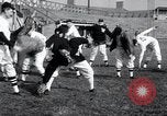 Standbild New York Giants Ausbildung in Zweiten Weltkrieg College Park Maryland USA, 1943, aus Sekunde 40 historischem Filmmaterial Videoclip 65675029287