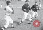 Standbild New York Giants Ausbildung in Zweiten Weltkrieg College Park Maryland USA, 1943, aus Sekunde 48 historischem Filmmaterial Videoclip 65675029287