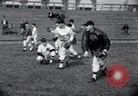 Standbild New York Giants Ausbildung in Zweiten Weltkrieg College Park Maryland USA, 1943, aus Sekunde 53 historischem Filmmaterial Videoclip 65675029287