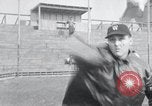 Standbild New York Giants Ausbildung in Zweiten Weltkrieg College Park Maryland USA, 1943, aus Sekunde 56 historischem Filmmaterial Videoclip 65675029287
