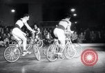 Image Bicycle polo Autriche, 1952, de la seconde 14 séquences d'archives historiques vidéo 65675029296