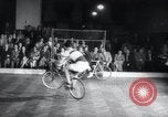 Image Bicycle polo Autriche, 1952, de la seconde 15 séquences d'archives historiques vidéo 65675029296