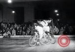 Image Bicycle polo Autriche, 1952, de la seconde 19 séquences d'archives historiques vidéo 65675029296