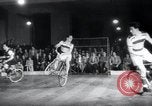 Image Bicycle polo Autriche, 1952, de la seconde 20 séquences d'archives historiques vidéo 65675029296