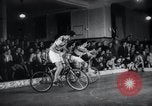 Image Bicycle polo Autriche, 1952, de la seconde 29 séquences d'archives historiques vidéo 65675029296