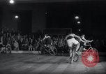Image Bicycle polo Autriche, 1952, de la seconde 45 séquences d'archives historiques vidéo 65675029296