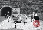 Standbild Ausgrabungen an der Grotte von Kaiser Tiberius Syrien, daraa Bosra, 1958, aus Sekunde 8 historischem Filmmaterial Videoclip 65675029303