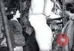 Standbild Ausgrabungen an der Grotte von Kaiser Tiberius Syrien, daraa Bosra, 1958, aus Sekunde 18 historischem Filmmaterial Videoclip 65675029303