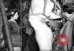 Standbild Ausgrabungen an der Grotte von Kaiser Tiberius Syrien, daraa Bosra, 1958, aus Sekunde 20 historischem Filmmaterial Videoclip 65675029303