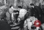 Standbild Ausgrabungen an der Grotte von Kaiser Tiberius Syrien, daraa Bosra, 1958, aus Sekunde 31 historischem Filmmaterial Videoclip 65675029303