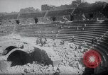 Standbild Ausgrabungen an der Grotte von Kaiser Tiberius Syrien, daraa Bosra, 1958, aus Sekunde 48 historischem Filmmaterial Videoclip 65675029303
