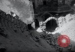 Standbild Ausgrabungen an der Grotte von Kaiser Tiberius Syrien, daraa Bosra, 1958, aus Sekunde 53 historischem Filmmaterial Videoclip 65675029303