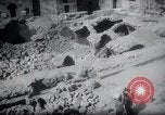Standbild Ausgrabungen an der Grotte von Kaiser Tiberius Syrien, daraa Bosra, 1958, aus Sekunde 55 historischem Filmmaterial Videoclip 65675029303