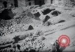 Standbild Ausgrabungen an der Grotte von Kaiser Tiberius Syrien, daraa Bosra, 1958, aus Sekunde 56 historischem Filmmaterial Videoclip 65675029303