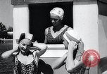 Standbild Badehauben Florida United States USA, 1958, aus Sekunde 23 historischem Filmmaterial Videoclip 65675029305