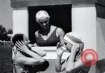 Standbild Badehauben Florida United States USA, 1958, aus Sekunde 25 historischem Filmmaterial Videoclip 65675029305