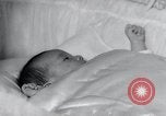 Standbild Prince Hiro Japan, 1960, aus Sekunde 33 historischem Filmmaterial Videoclip 65675029307