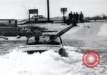 Standbild Amphicar Testen der US Long Island New York USA, 1960, aus Sekunde 44 historischem Filmmaterial Videoclip 65675029308