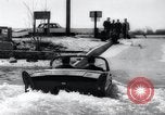 Standbild Amphicar Testen der US Long Island New York USA, 1960, aus Sekunde 46 historischem Filmmaterial Videoclip 65675029308