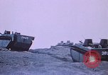 Immagine di Il sollevamento della bandiera americana di Iwo Jima Iwo Jima, 1945, secondo 17 filmato di repertorio 65675029325