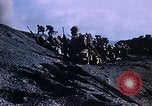 Immagine di Il sollevamento della bandiera americana di Iwo Jima Iwo Jima, 1945, secondo 21 filmato di repertorio 65675029325