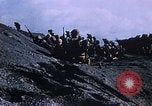 Immagine di Il sollevamento della bandiera americana di Iwo Jima Iwo Jima, 1945, secondo 27 filmato di repertorio 65675029325