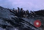 Immagine di Il sollevamento della bandiera americana di Iwo Jima Iwo Jima, 1945, secondo 29 filmato di repertorio 65675029325