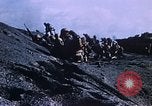 Immagine di Il sollevamento della bandiera americana di Iwo Jima Iwo Jima, 1945, secondo 30 filmato di repertorio 65675029325