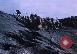 Immagine di Il sollevamento della bandiera americana di Iwo Jima Iwo Jima, 1945, secondo 31 filmato di repertorio 65675029325