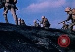 Immagine di Il sollevamento della bandiera americana di Iwo Jima Iwo Jima, 1945, secondo 33 filmato di repertorio 65675029325