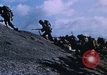 Immagine di Il sollevamento della bandiera americana di Iwo Jima Iwo Jima, 1945, secondo 36 filmato di repertorio 65675029325