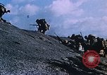 Immagine di Il sollevamento della bandiera americana di Iwo Jima Iwo Jima, 1945, secondo 37 filmato di repertorio 65675029325