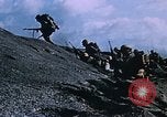Immagine di Il sollevamento della bandiera americana di Iwo Jima Iwo Jima, 1945, secondo 38 filmato di repertorio 65675029325