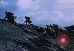 Immagine di Il sollevamento della bandiera americana di Iwo Jima Iwo Jima, 1945, secondo 46 filmato di repertorio 65675029325