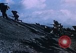 Immagine di Il sollevamento della bandiera americana di Iwo Jima Iwo Jima, 1945, secondo 48 filmato di repertorio 65675029325