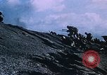 Immagine di Il sollevamento della bandiera americana di Iwo Jima Iwo Jima, 1945, secondo 49 filmato di repertorio 65675029325