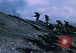Immagine di Il sollevamento della bandiera americana di Iwo Jima Iwo Jima, 1945, secondo 51 filmato di repertorio 65675029325