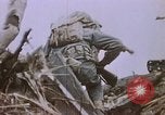 Standbild Artillerie Beschuss Iwo Jima, 1945, aus Sekunde 8 historischem Filmmaterial Videoclip 65675029326