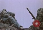 Standbild Artillerie Beschuss Iwo Jima, 1945, aus Sekunde 15 historischem Filmmaterial Videoclip 65675029326