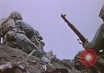 Standbild Artillerie Beschuss Iwo Jima, 1945, aus Sekunde 16 historischem Filmmaterial Videoclip 65675029326