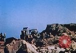 Standbild Artillerie Beschuss Iwo Jima, 1945, aus Sekunde 17 historischem Filmmaterial Videoclip 65675029326