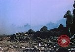 Standbild Artillerie Beschuss Iwo Jima, 1945, aus Sekunde 21 historischem Filmmaterial Videoclip 65675029326